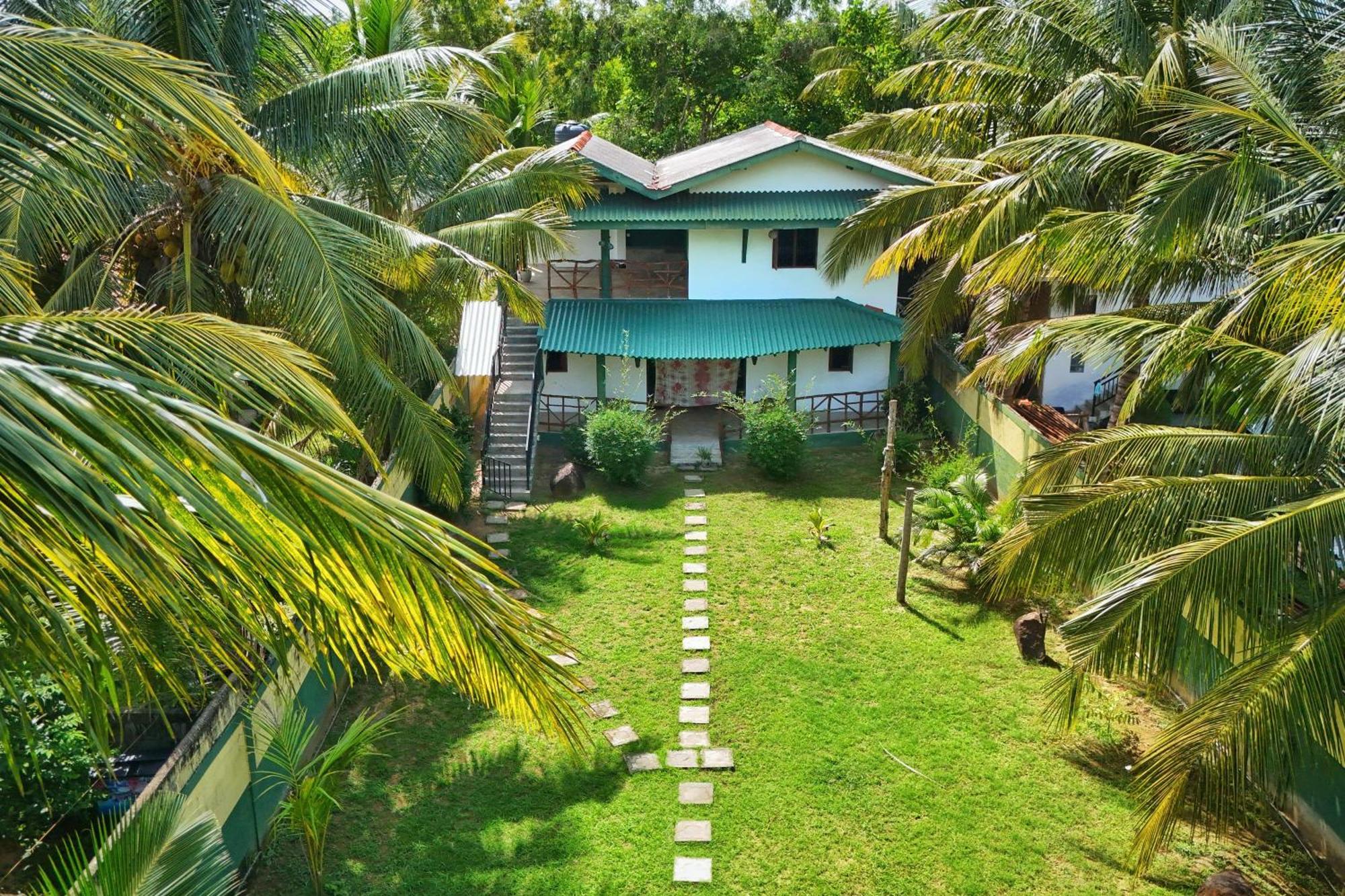 Blue Skies Guest House And Restaurant Tangalle Dış mekan fotoğraf