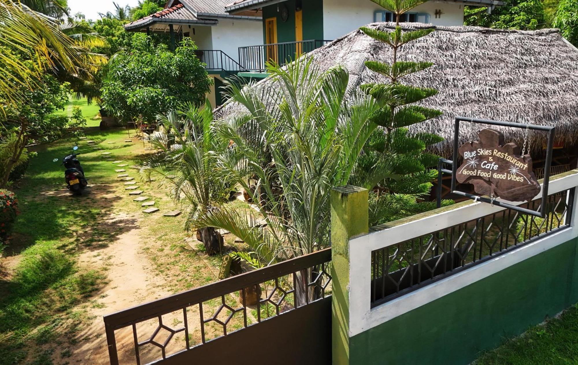 Blue Skies Guest House And Restaurant Tangalle Dış mekan fotoğraf